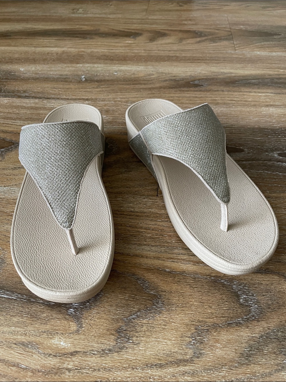 FitFlop Lulu Shimmerglitz Toe-Post Sandals in Plantino NWOT